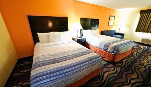 Deluxe Queen Suite