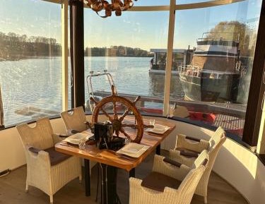 Houseboat Two-Bedroom