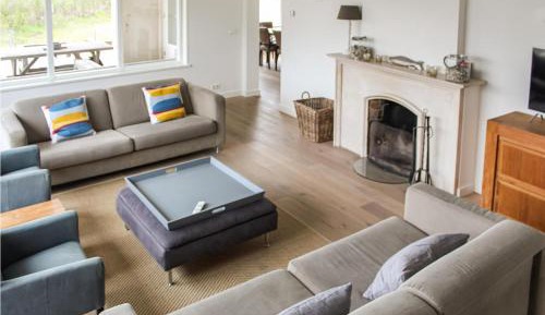 Seven-Bedroom Holiday Home