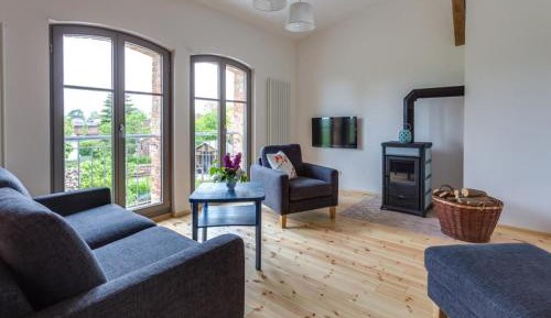 Two-Bedroom Apartment with Shower 