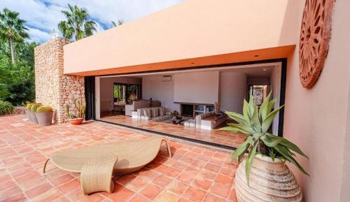 Six-Bedroom Villa 