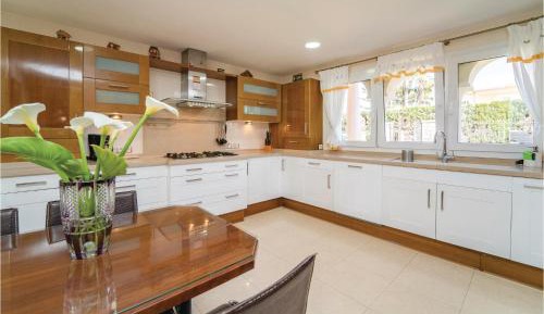 Five-Bedroom Holiday Home
