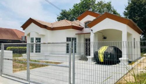Three-Bedroom Holiday Home 