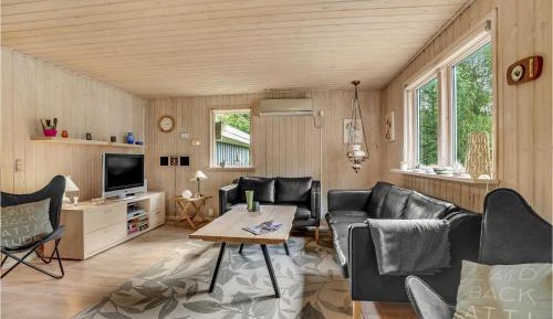 Three-Bedroom Holiday Home 
