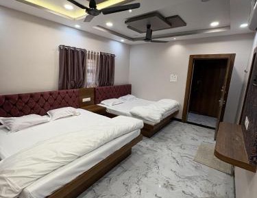 Double or Twin Room with Private Bathroom