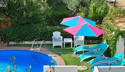 Apartment with Pool View 