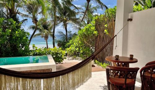 Deluxe Beachfront Room