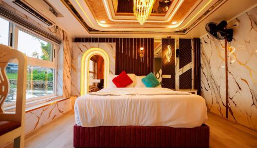 Premium A/C Double Room in Sharing Houseboat