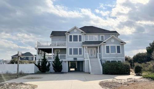 Seven-Bedroom Holiday Home