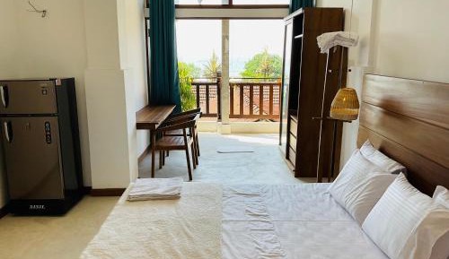 Deluxe Double Room with Balcony and Sea View