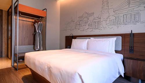 Deluxe Queen Room