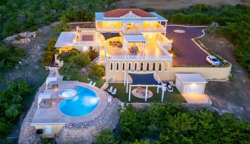 Seven-Bedroom Villa