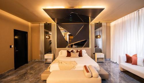Queen Suite with Spa Bath