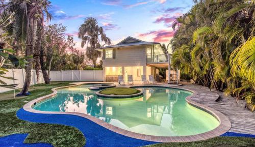 Three-Bedroom Holiday Home 