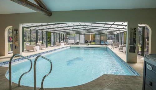 Eight-Bedroom Holiday Home