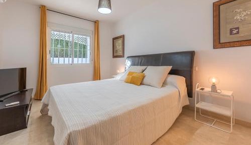 Deluxe Queen Suite