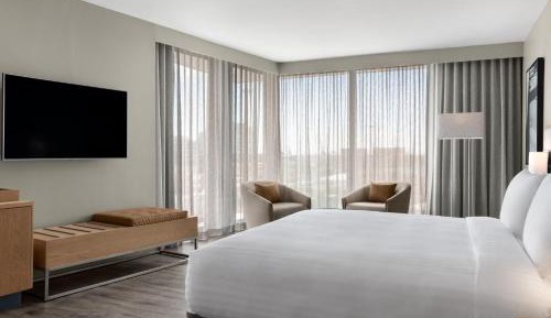 King Suite with Harbor View