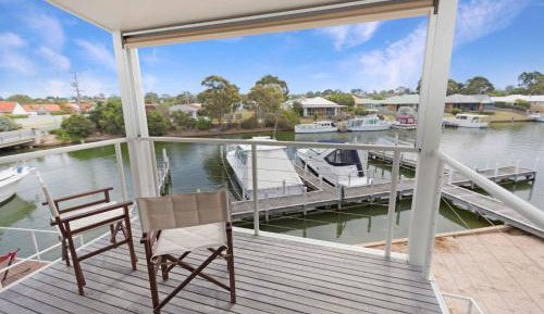 Three-Bedroom Holiday Home 