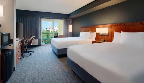 Queen Room with Two Queen Beds with Balcony