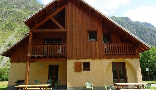 Apartment with Mountain View