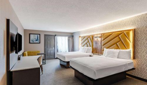 Deluxe Room with Two Queen Beds and Private Balcony - Non-Smoking