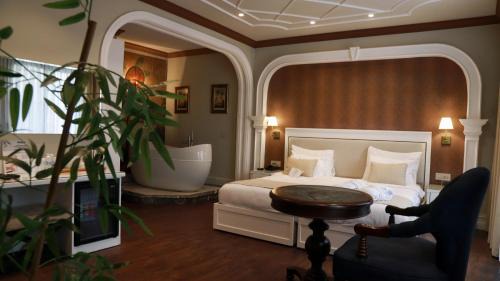 King Room with Spa Bath