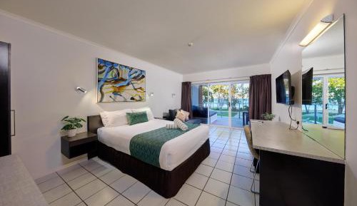 Superior Queen Resort Room - Beachfront