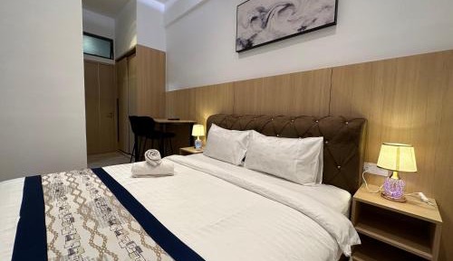 One-Bedroom Apartment with City View
