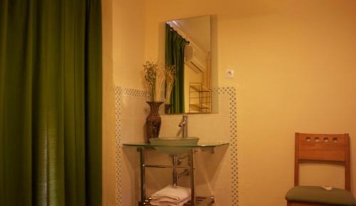 Single Room with Shared Bathroom