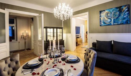 Deluxe One-Bedroom Apartment