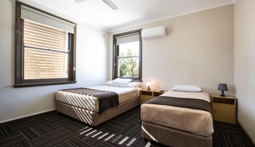 Economy Twin Room with Shared Bathroom 