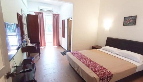 Deluxe Queen Room