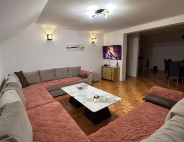 Classic One-Bedroom Apartment with King Bed