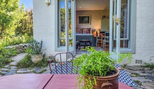 Apartment with Garden View