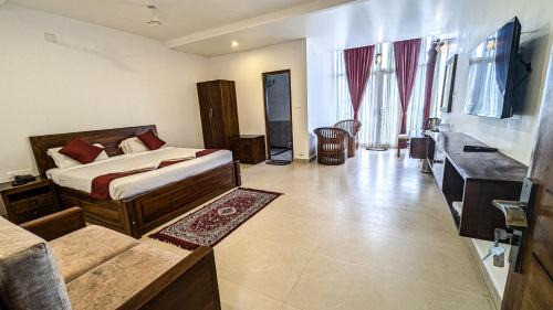 Deluxe Double Room with Balcony