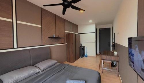 Studio Apartment with Balcony