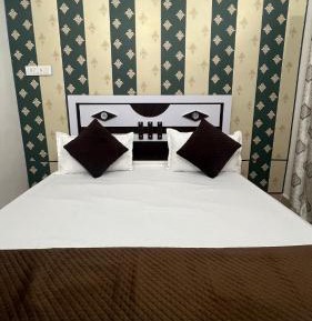 Deluxe Double Room (2 Adults + 1 Child)