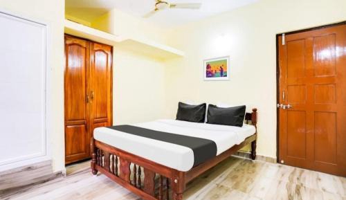 Deluxe Double Room (2 Adults + 1 Child)