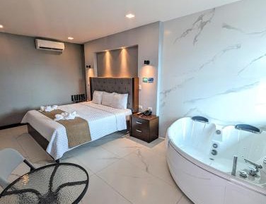 Suite with Hot Tub