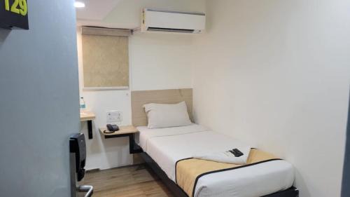 Single Room with Shared Shower and Toilet