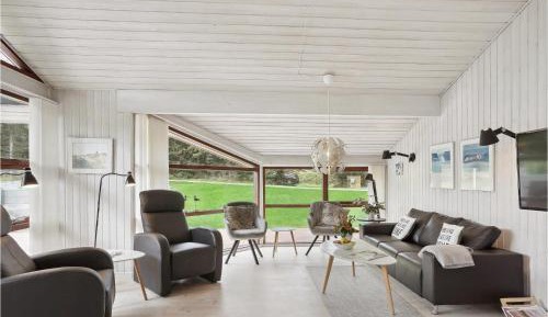 Three-Bedroom Holiday Home 