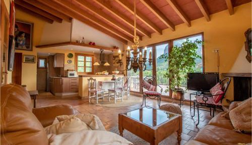 Three-Bedroom Holiday Home 