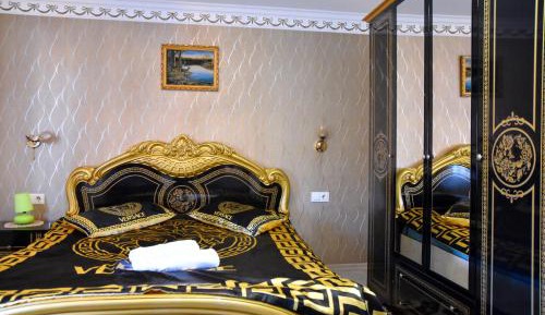 Deluxe Room (2 Adults + 1 Child)