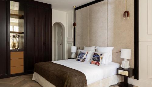 Deluxe One-Bedroom Apartment