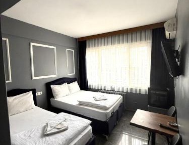 Deluxe Double Room (2 Adults + 1 Child)