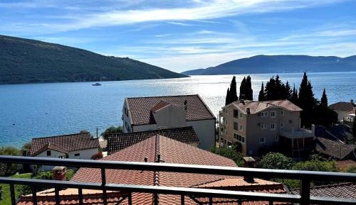 Two-Bedroom Apartment with Terrace and Sea View
