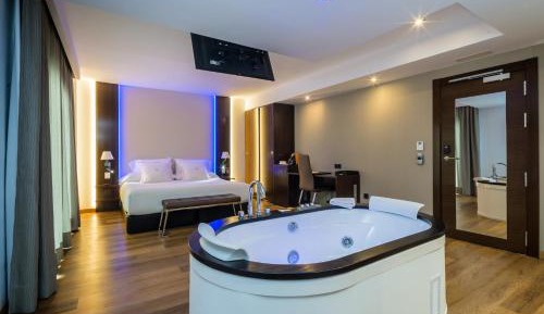 Superior Double Room with Hot Tub  and Terrace