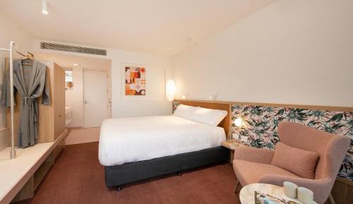 Superior King Room with Free Parking, Wifi, Welcome Drink and Mini-bar
