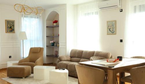 Two-Bedroom Deluxe Apartment with Balcony
