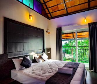 Suite with Mountain View